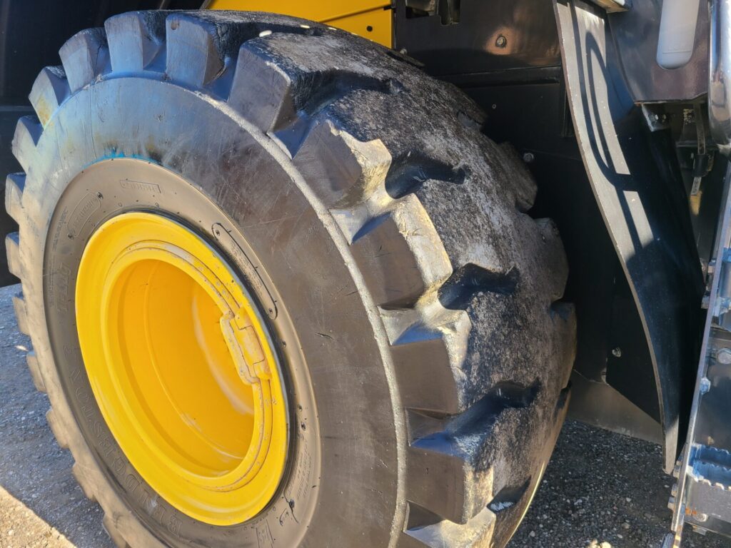30 / 70